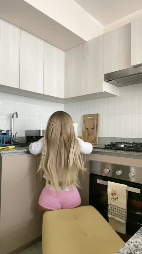 Barely 3'9 but I hope my booty makes up for that :p