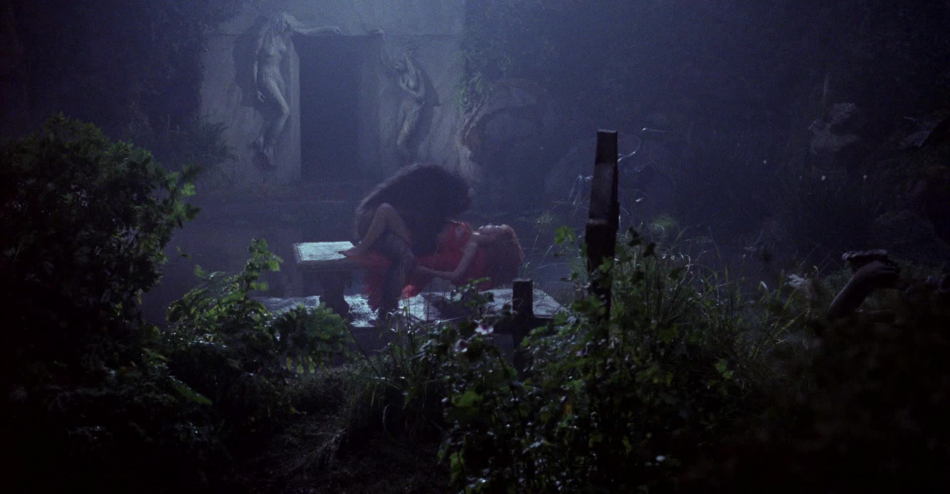 Sadie Frost topless in Bram Stoker's Dracula