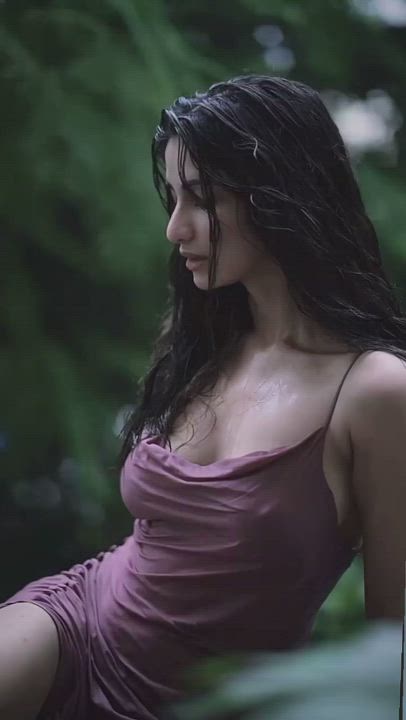 Diksha Singh aka poor man's trash cumdumpster! Simple si baar hai, isko to bas....