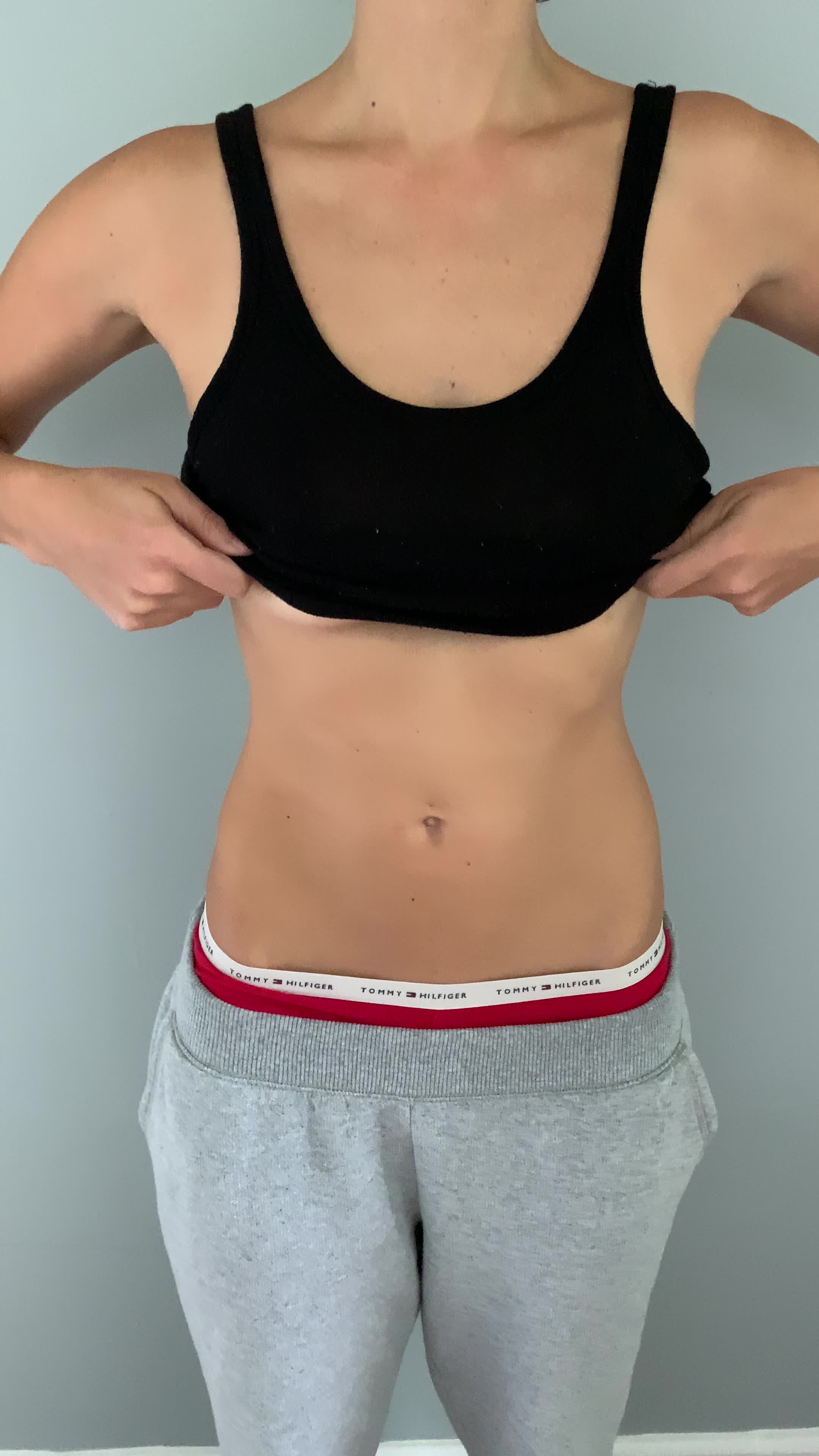 Here my abs but also my tits!
