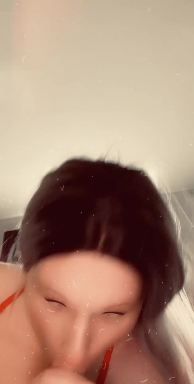 I wish I was sucking real cock 😩