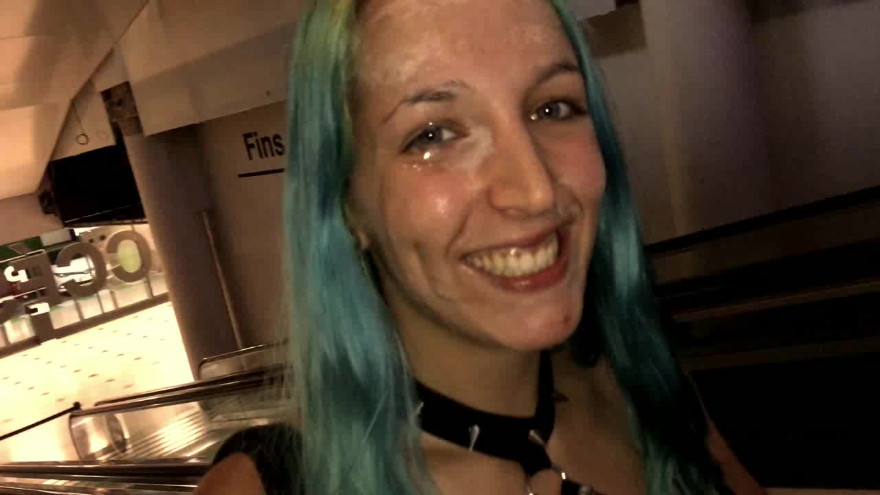 Liz Rainbow - Cumwalk #2