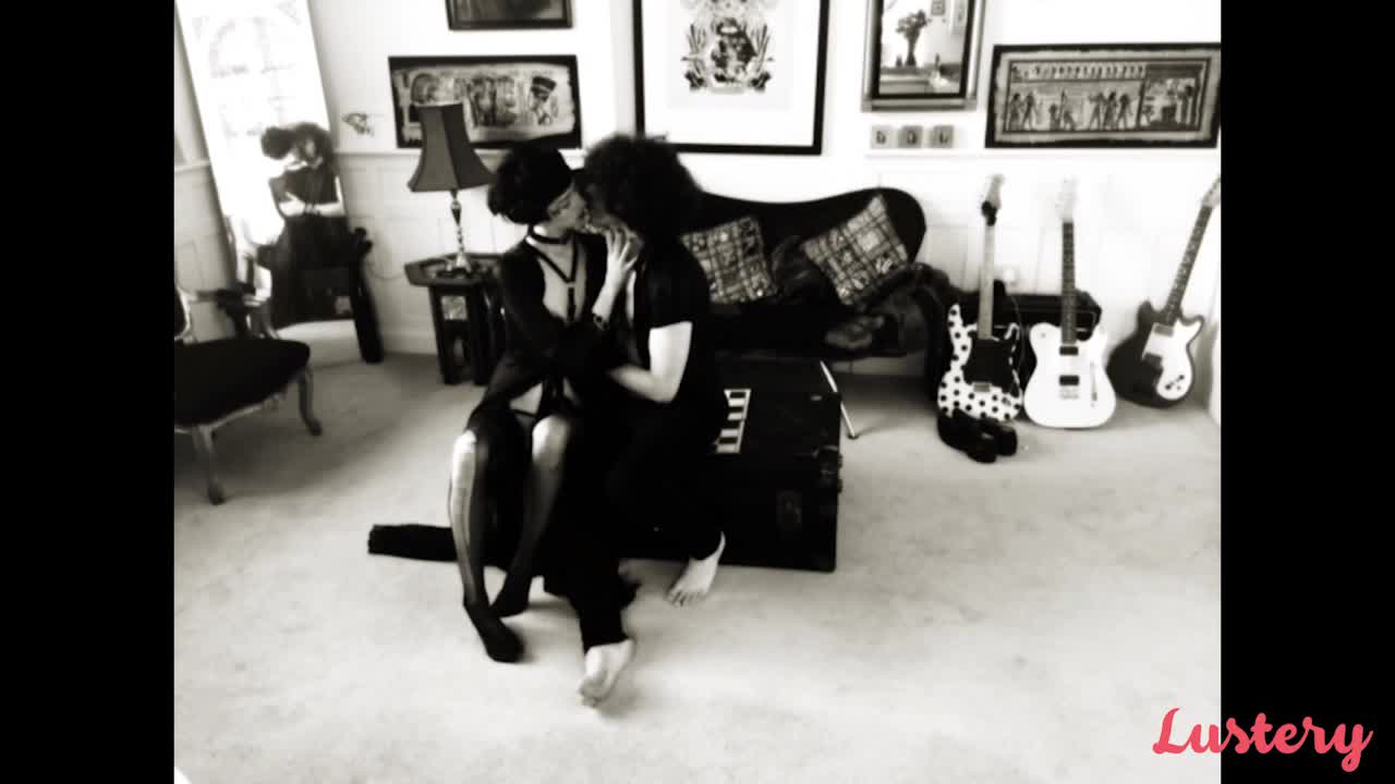 Noir & Daryl - 195 - Monochrome Mystique