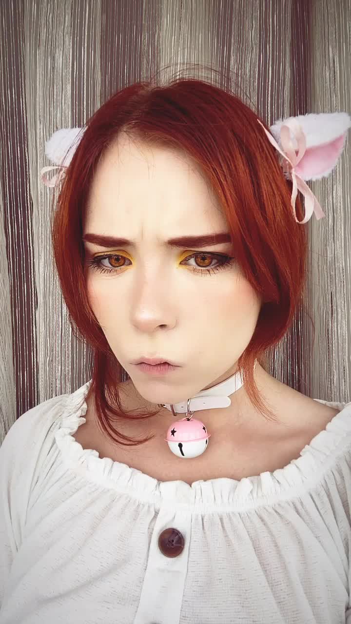 Angry kitten >:c