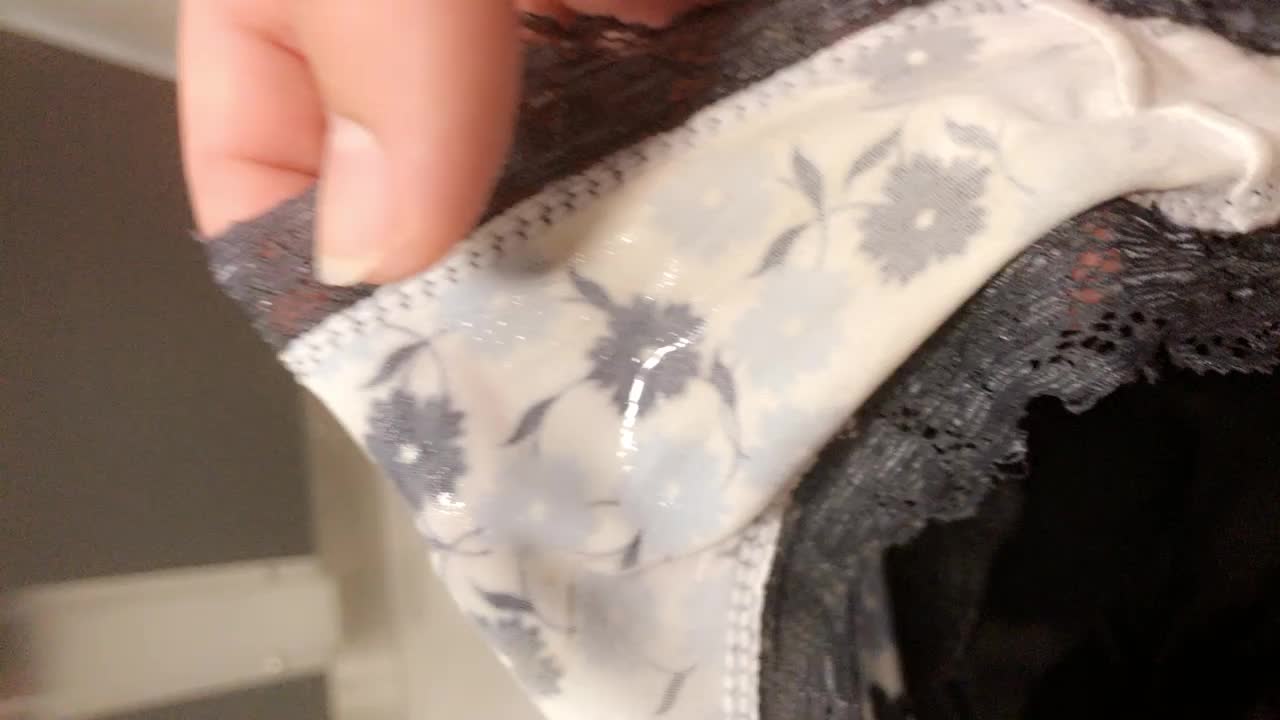 Often left insanely horny and wet at work 😋