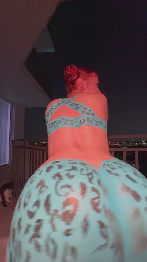 Shaking that ass
