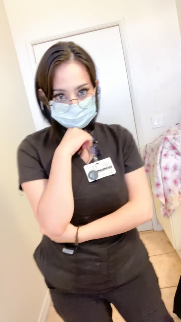 I’m a brainless & busty elf. Use my body to your content!