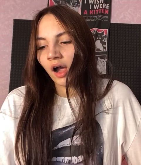 FeminineUtilizedBird thumbnail