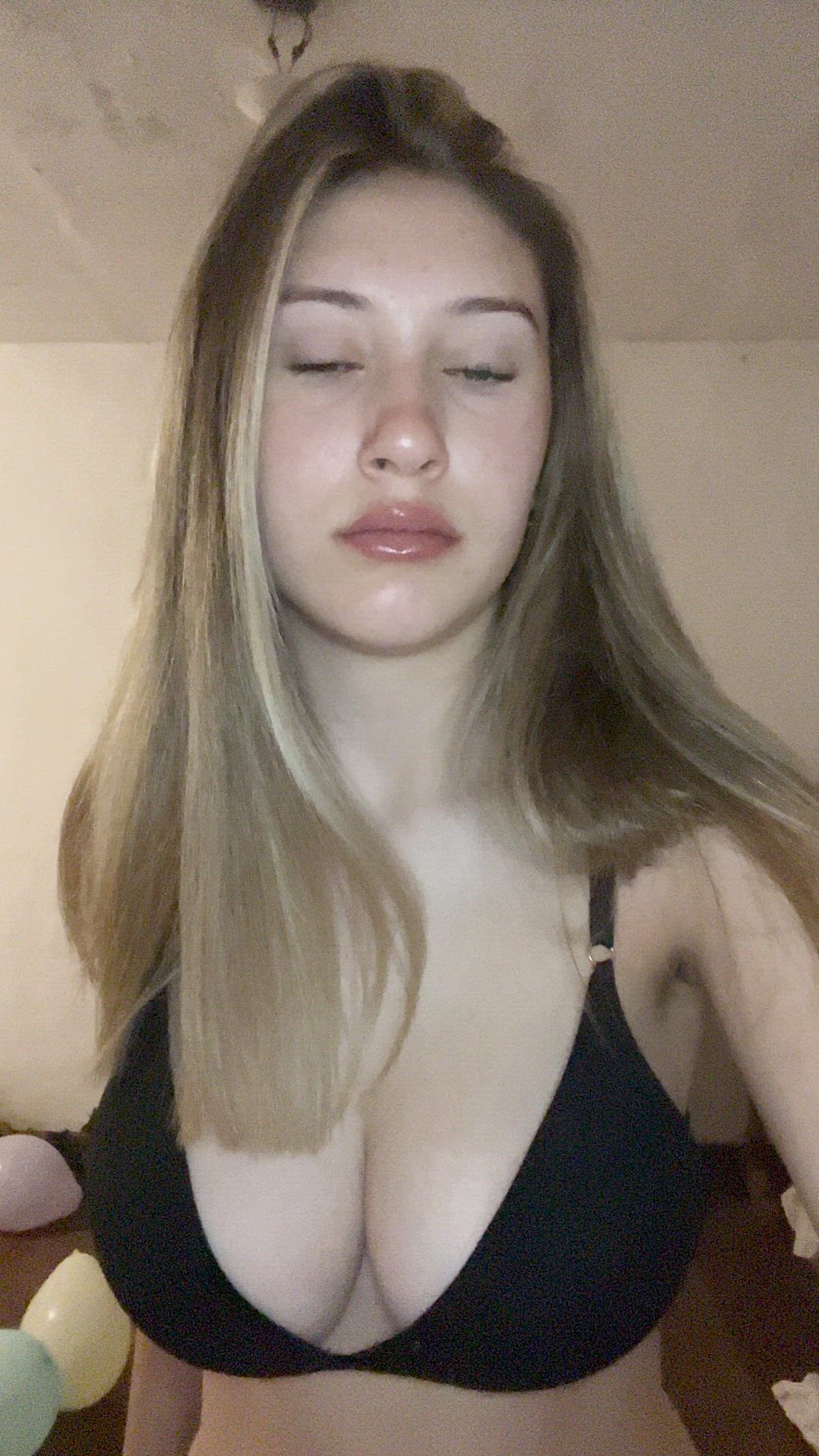 I am a bit insecure posting boobs this I hope you like it ;) 18F