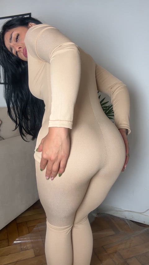 I had to pee in my new catsuit, now it's baptized