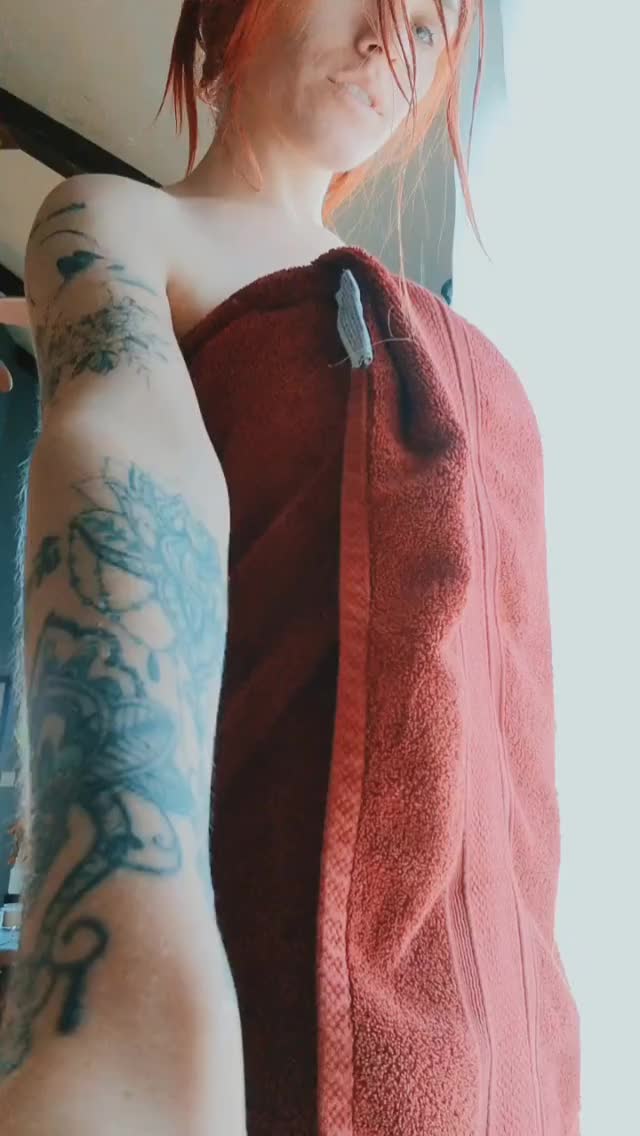 BUSTY REDHEAD TOWEL DROP