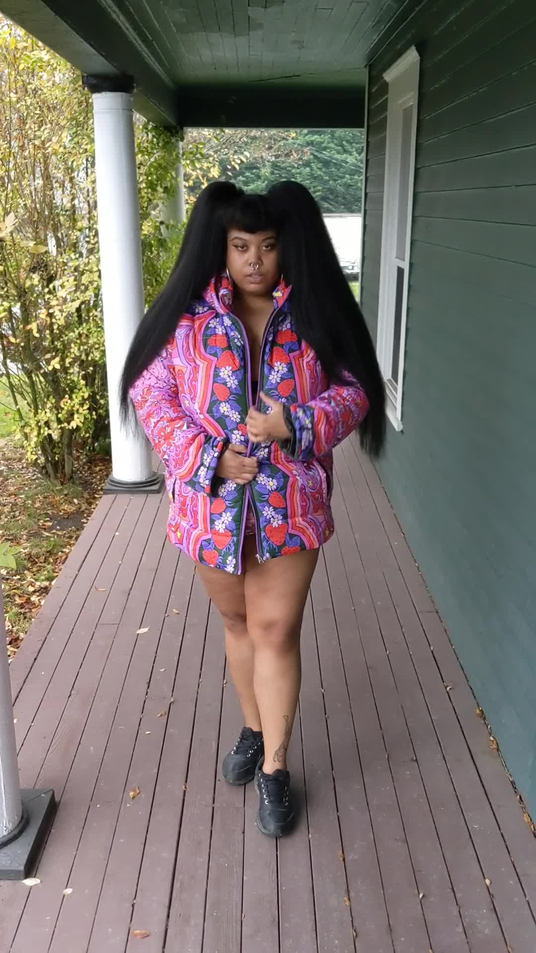 Do you like my new coat? 🥰