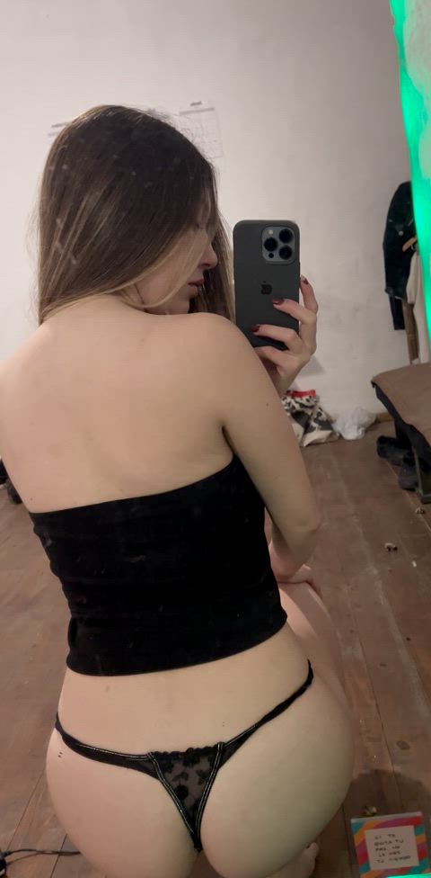 Small white babe wants you to hit it from behind