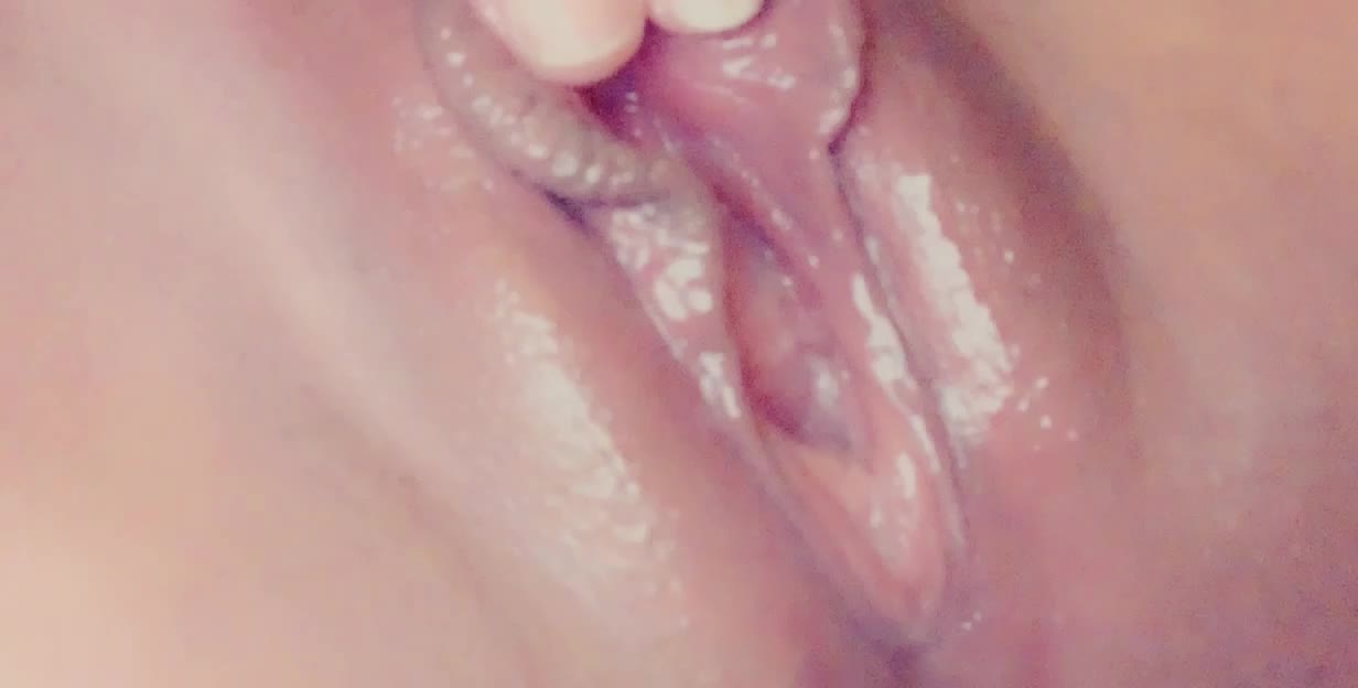 Swollen pussy 💦