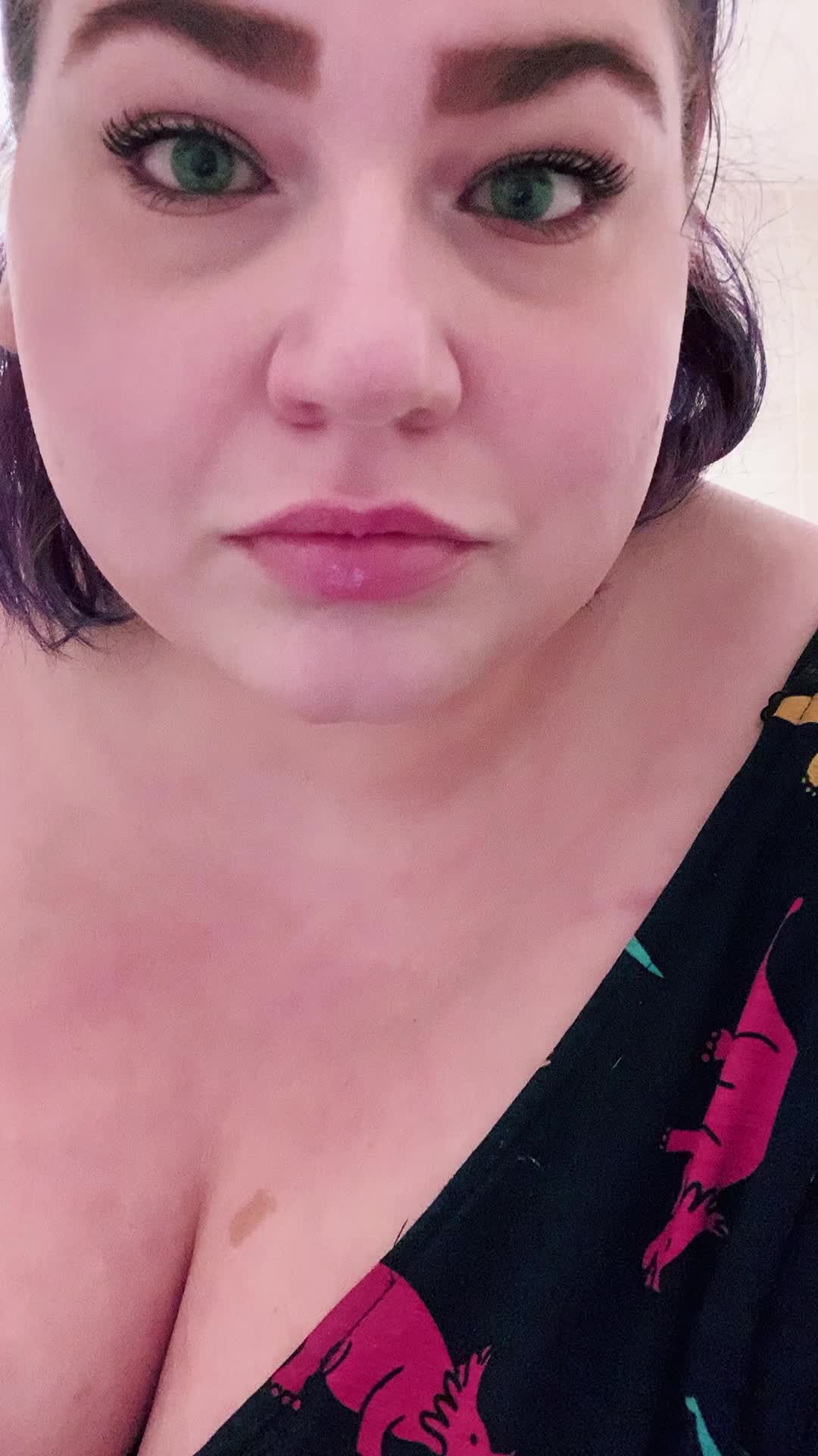 Public bathroom booty clap tease 😏