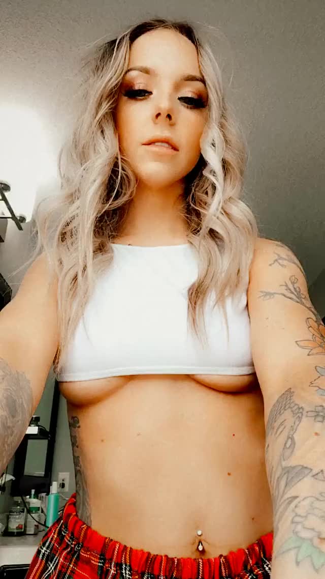 Do you think mommy has been naughty or nice ? 😈😇