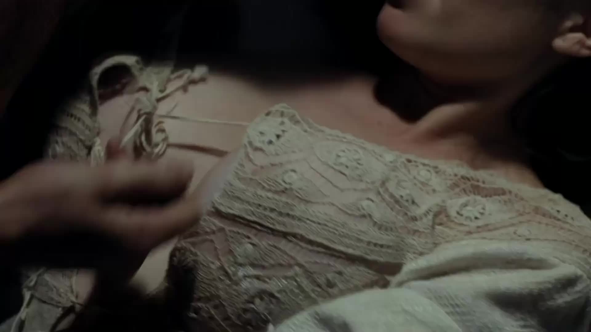 Mommy Hayley Atwell needs to be milked