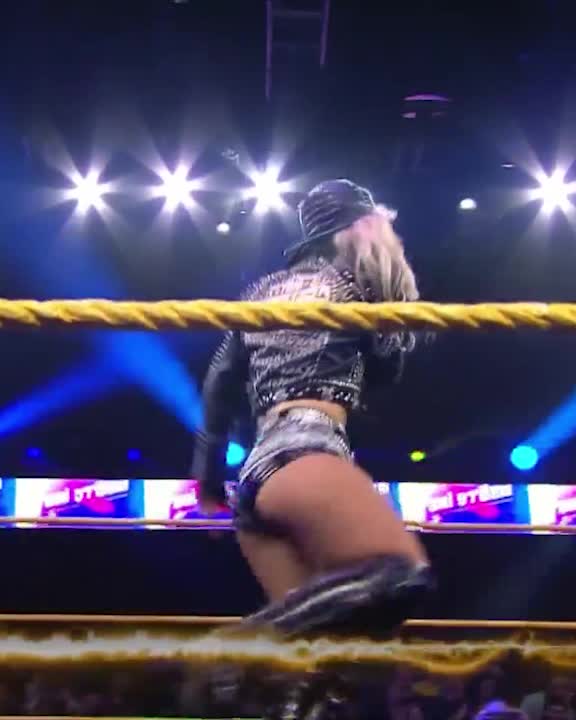 Toni Storm 🍑
