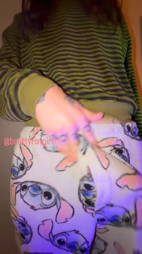 She wants to grow down your throat >:3