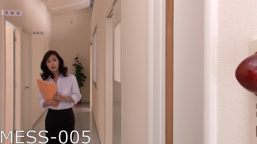 [MESS-005] Teacher catches her students