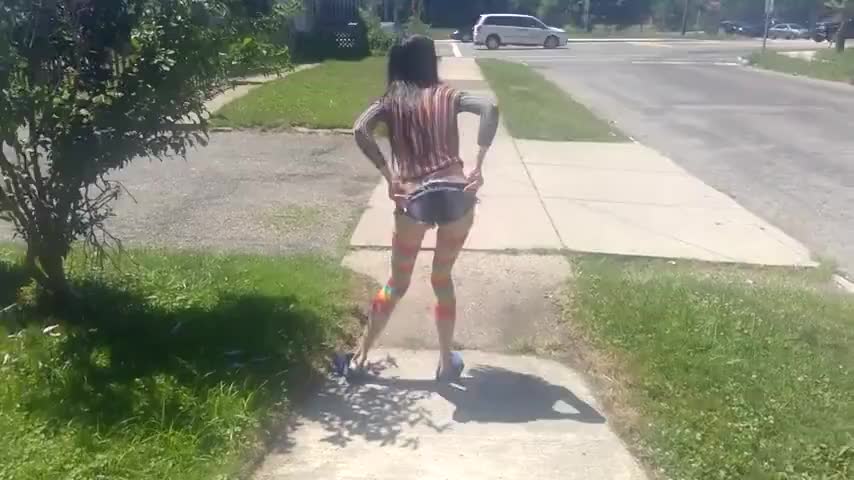 Summer Public Flashing Squirt & Buttplug - Liz Lovejoy
