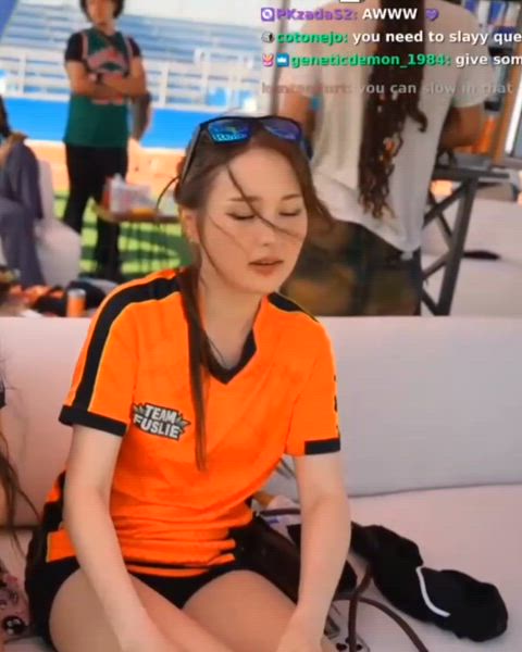 TinaKitten applying sunscreens