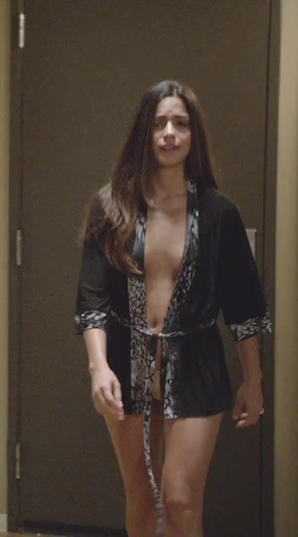 Stephanie Fantauzzi - Shameless (TV Series 2011– ) [S03E07]