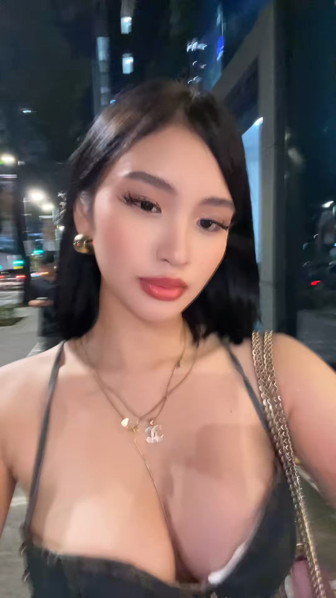 Flexing the Necklace