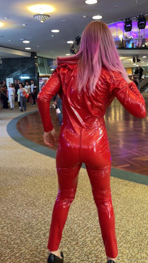 I love having a whole bunch of people around me