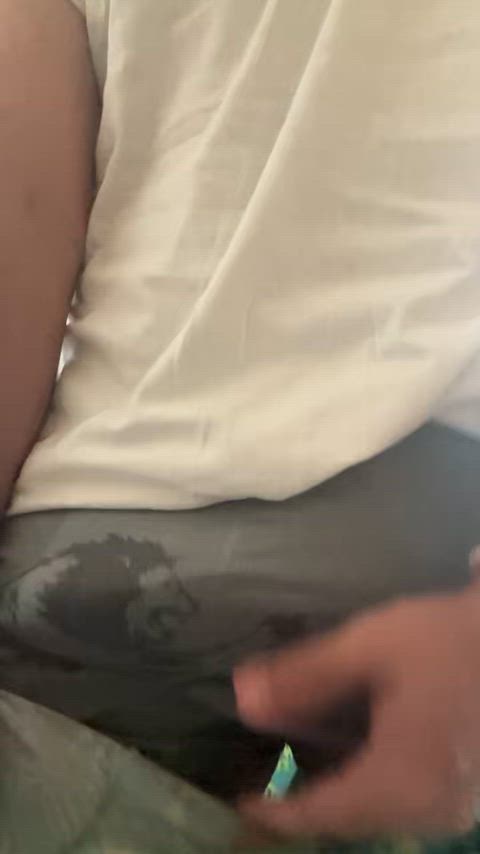 (18) I'm looking for a guy who likes to jerk off with his face or in secret. I just got back from my trip and I'm dick is hard. Add me @iagwou 🔥