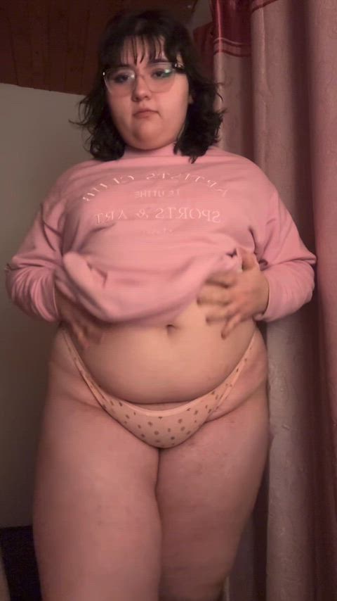 all pink today… my hoodie soft, my panties way too tight on my belly and fupa 😣