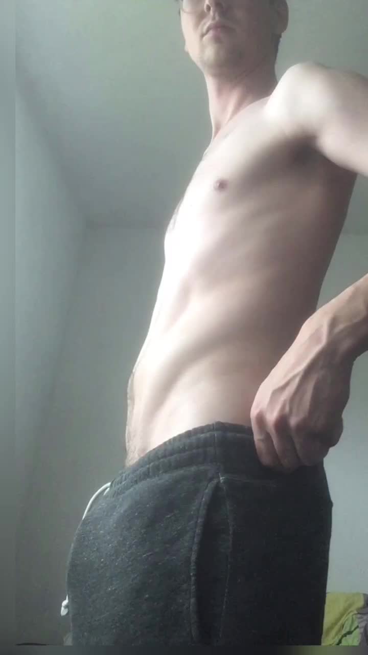 how’s the view from the side? 🍆