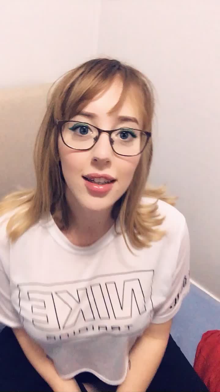 DD Titty Drop with My Nerd Glasses 👻 reginamills98