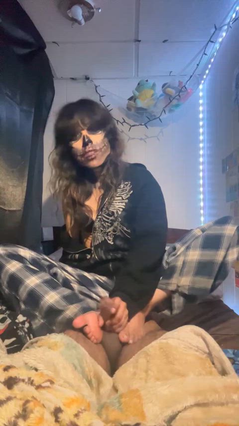 He couldn’t handle my handjob and toes on his balls🤫🫦