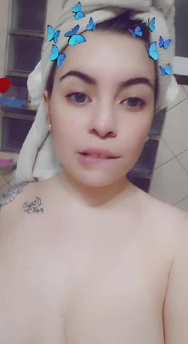 U can hear the noise of my boobs in your mind 😂