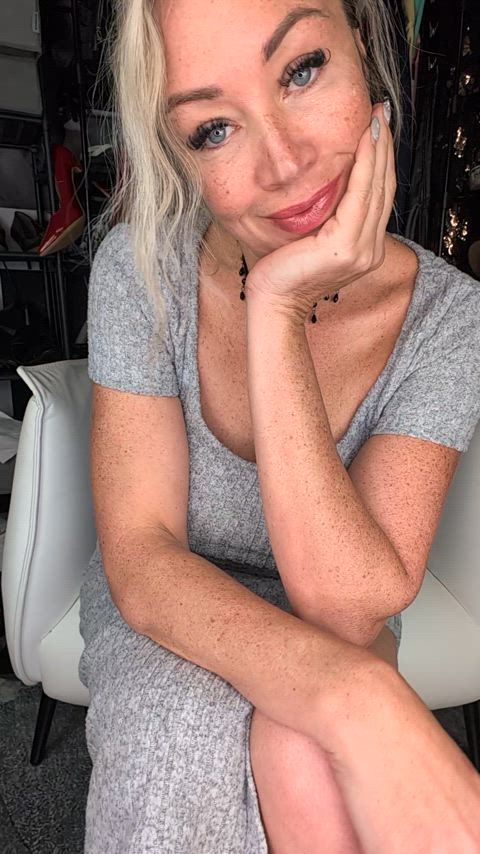 👀😮 Are you ready to get acquainted with the hottest 47-year-old milf on the block? 🔥