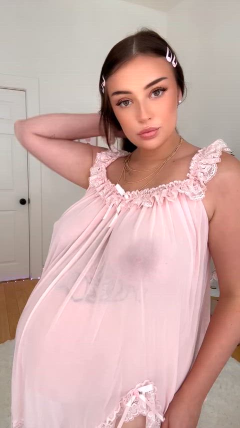 37 weeks pregnant, my body is craving some attention😈