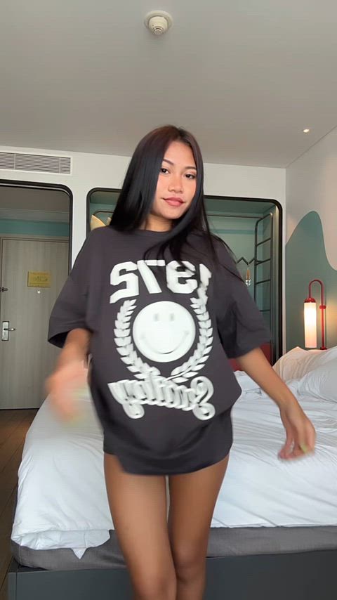 say YES if you want my nudes in your inbox, first 50 only (deleting in 10 hrs)