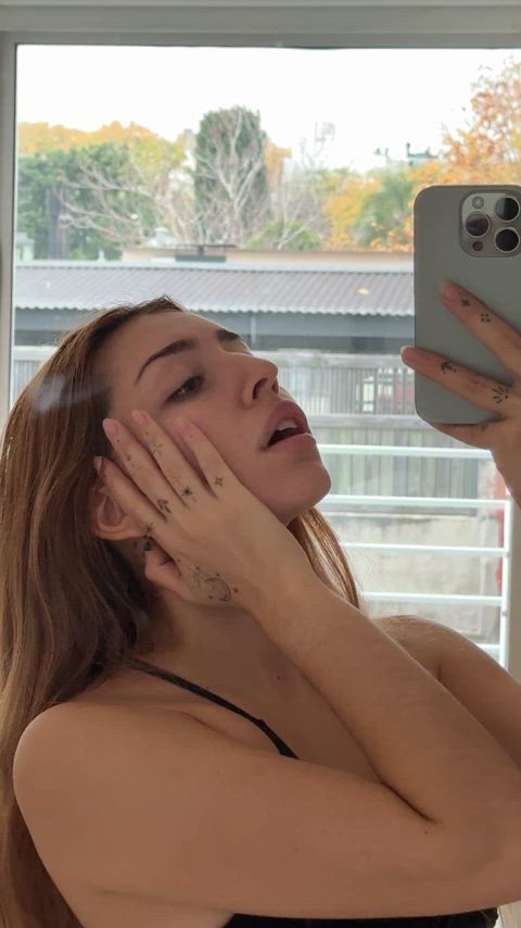 Greetings!!!!! Do you like girls with dicks?!!