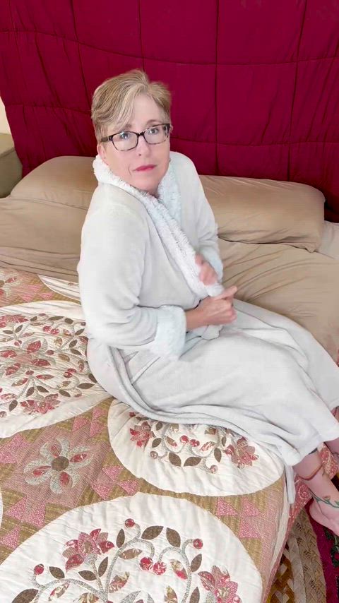 This 50s sexy MILF is unrobing just for you, come watch