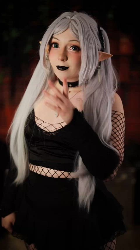 Naughty goth Frieren teases you!