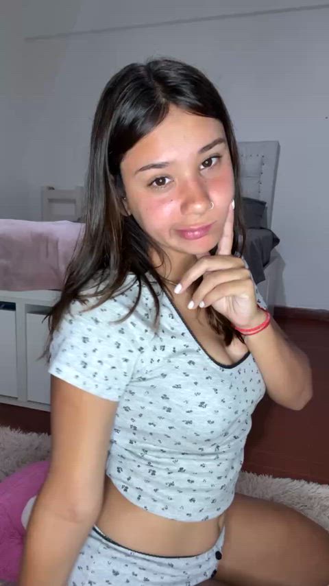 Curious how many of yall would cheat on your girlfriend with this slightly strange girl 18F