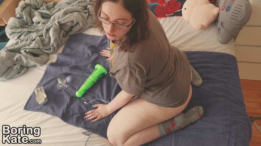 Hey, sluts! Does this make me look like a slut?!