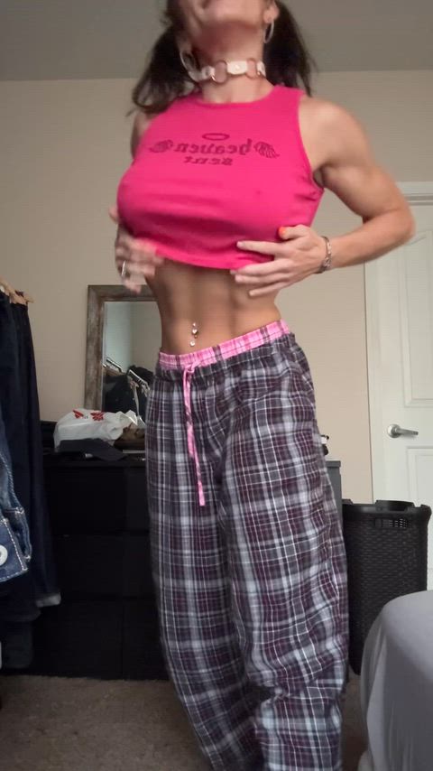 Anal loving, muscle babe! And yes I do anal on VC [selling] [sext] [rate] [gfe] lots of [premade] anal and [fet] content available too!