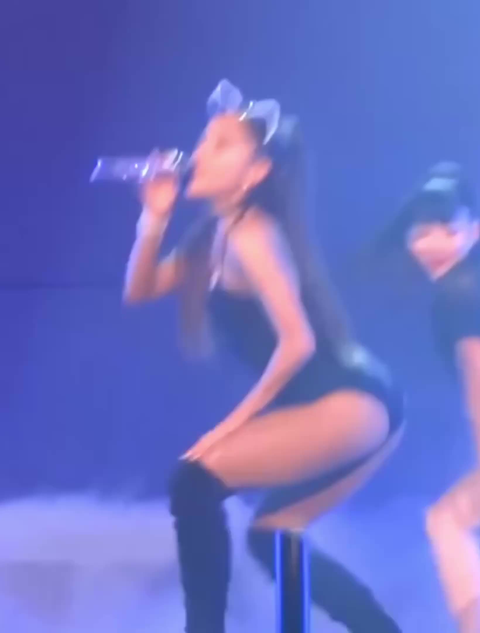 Holy shit Ariana Grande