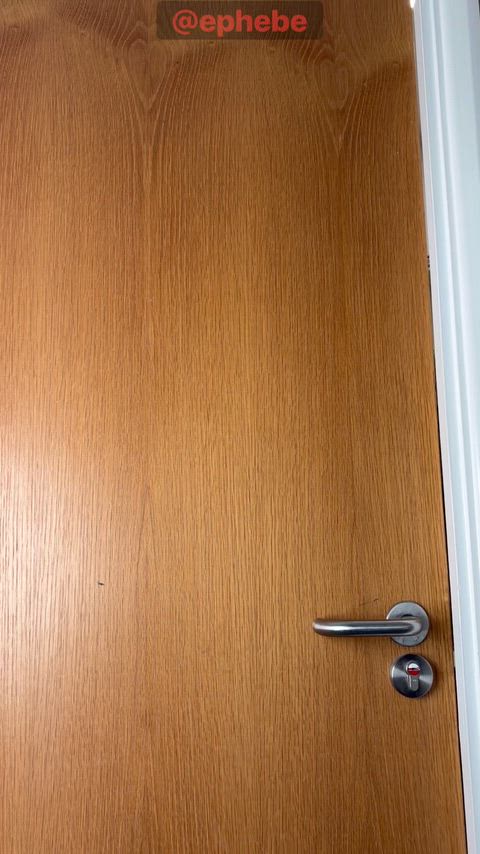 The magic naked door!