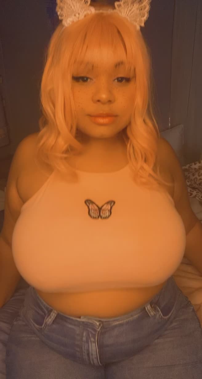 Feeling like a cute little cum bucket 🥰