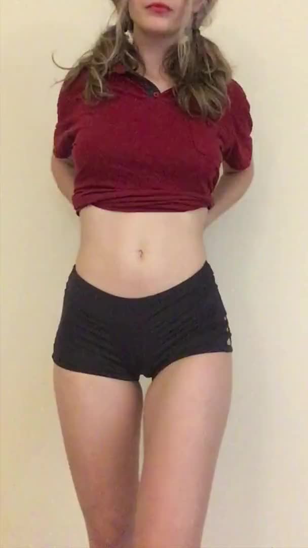 Fabolous Body With Titty Reveal!