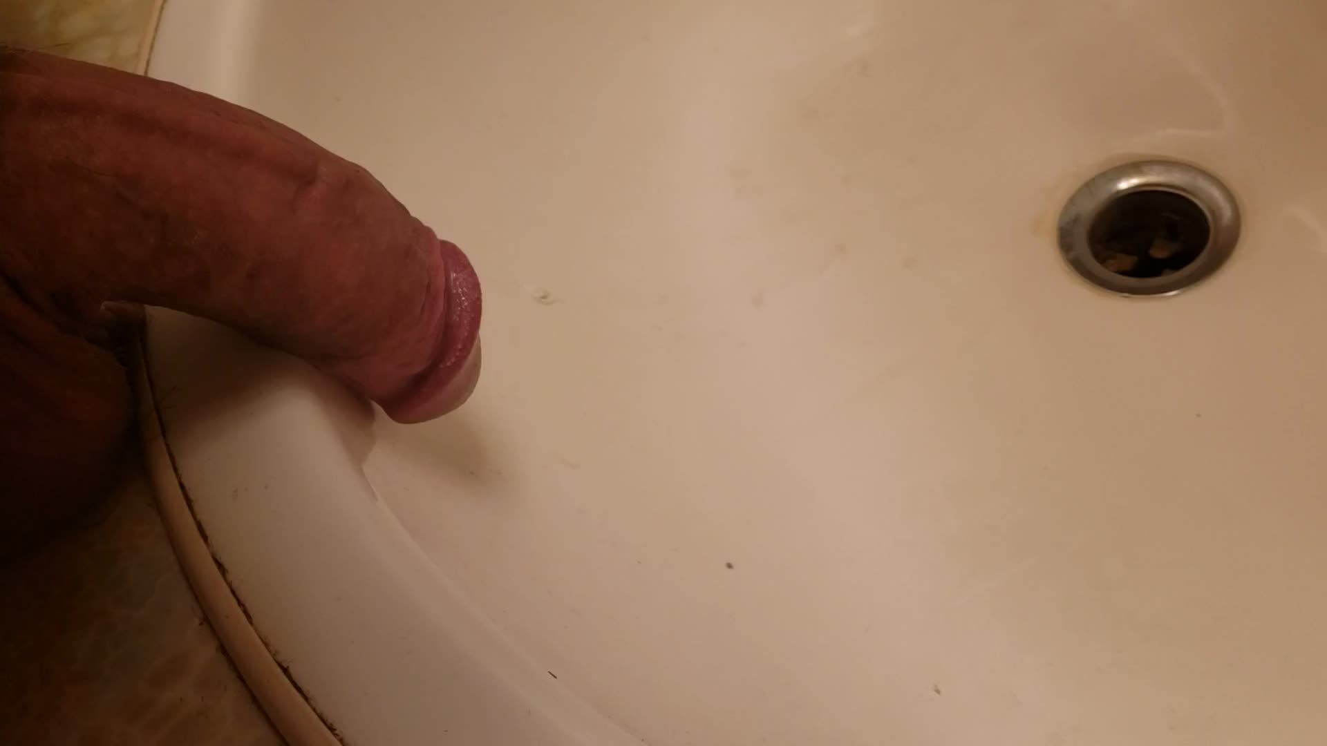 Pissing in my Dirty Sink. Would Rather Piss in a Cute Twink's Mouth