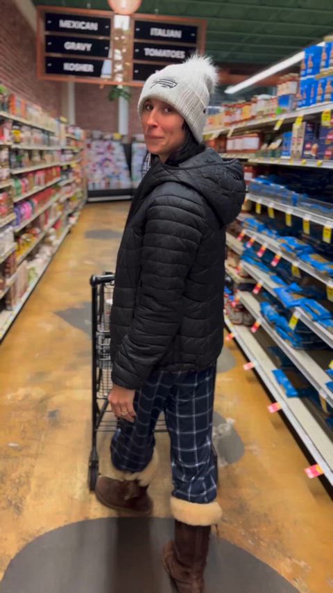 New Year grocery shopping, gotta make it fun